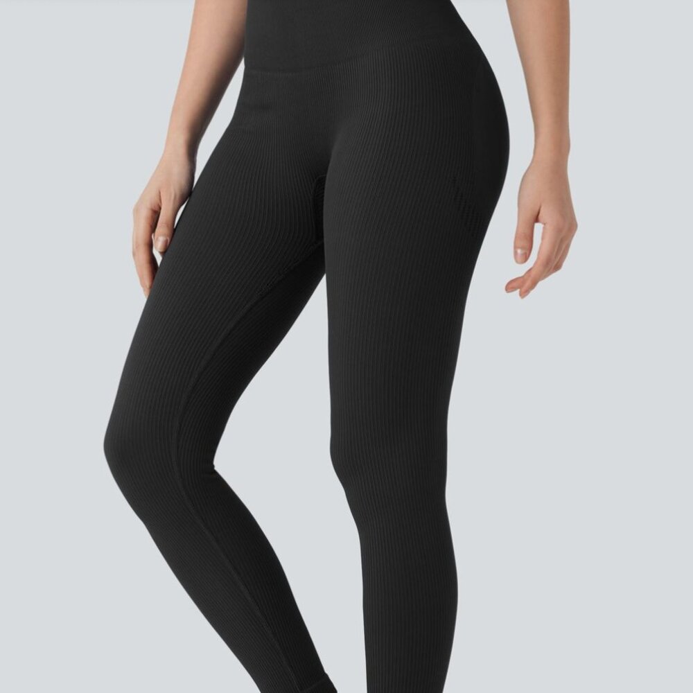 NEW! Halara, Mid Rise Tummy Control Butt Lifting 7/8 Yoga Leggings, Black, Small